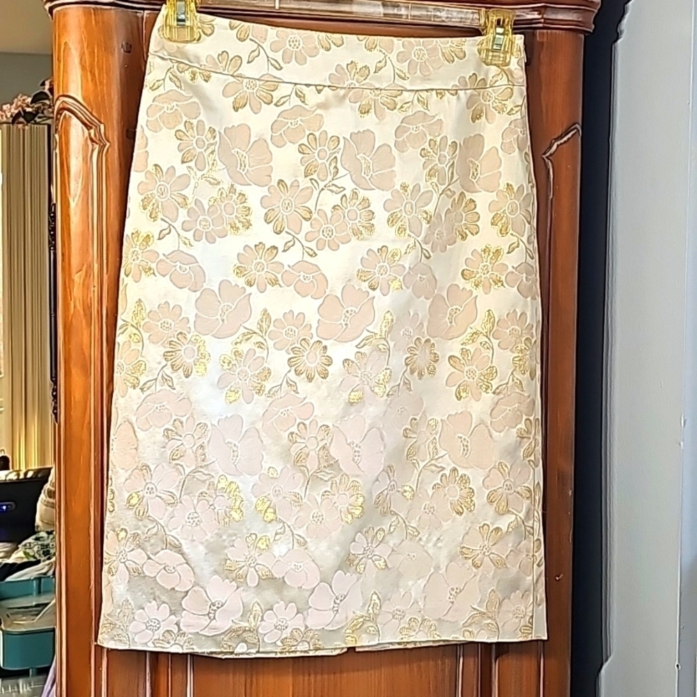 Banana Republic woman's skirt. Size 4. Pink satin with gold threads. Lined. Nice